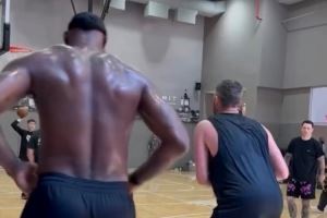 冠军队友🏆训练师晒詹姆斯和乐福今日在纽约一起训练🏀图片