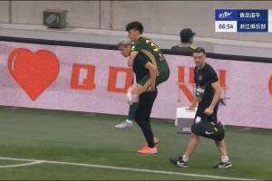 受伤源于疲劳？王钰栋赛后告诉记者：确实有点累了图片